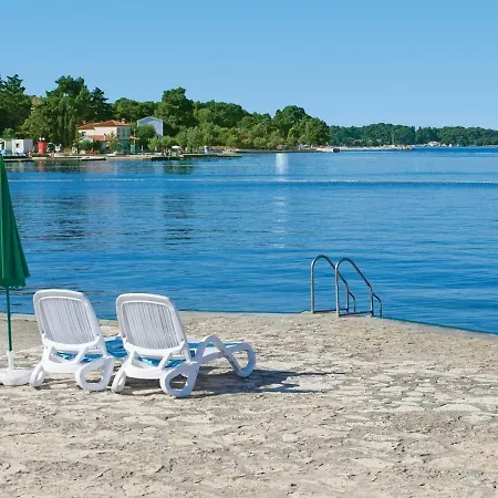 Daire House Puseljic - 4. - Studio A2 For Max 2 Pax With Own Tennis Court