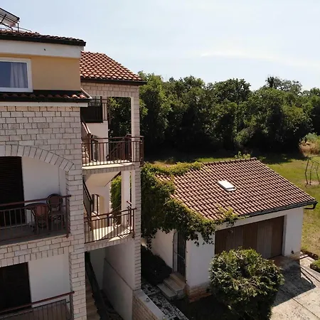 House Puseljic - 4. - Studio A2 For Max 2 Pax With Own Tennis Court Daire Poreč