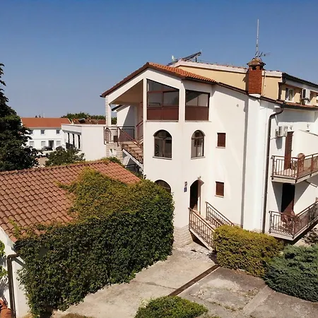 Daire House Puseljic - 4. - Studio A2 For Max 2 Pax With Own Tennis Court