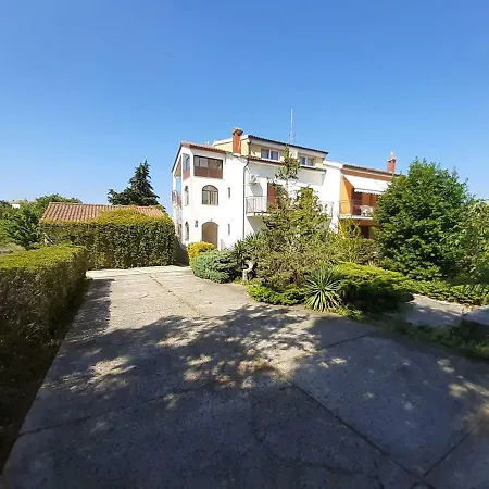 Daire House Puseljic - 4. - Studio A2 For Max 2 Pax With Own Tennis Court