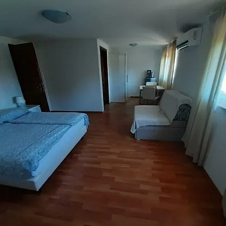 House Puseljic - 4. - Studio A2 For Max 2 Pax With Own Tennis Court Daire Poreč