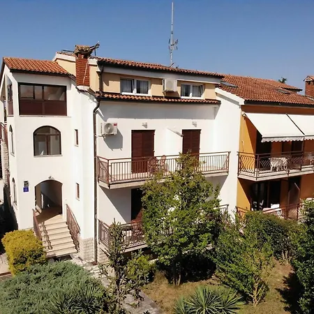 House Puseljic - 4. - Studio A2 For Max 2 Pax With Own Tennis Court Daire *