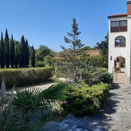 Daire House Puseljic - 4. - Studio A2 For Max 2 Pax With Own Tennis Court *