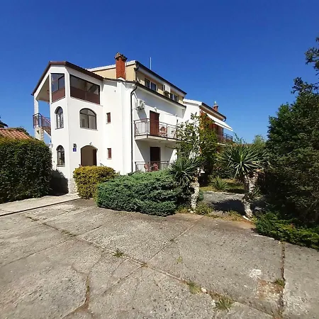 Daire House Puseljic - 4. - Studio A2 For Max 2 Pax With Own Tennis Court *