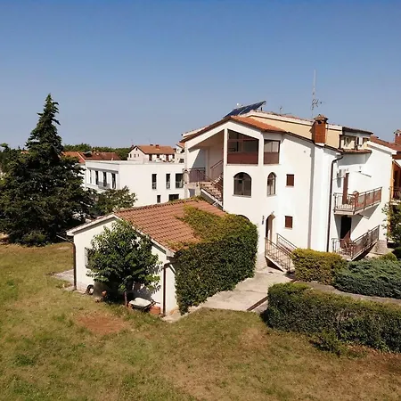House Puseljic - 4. - Studio A2 For Max 2 Pax With Own Tennis Court Poreč
