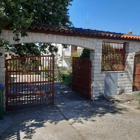 Apartament House Puseljic - 4. - Studio A2 For Max 2 Pax With Own Tennis Court